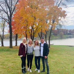 Meet your Posher, Lori